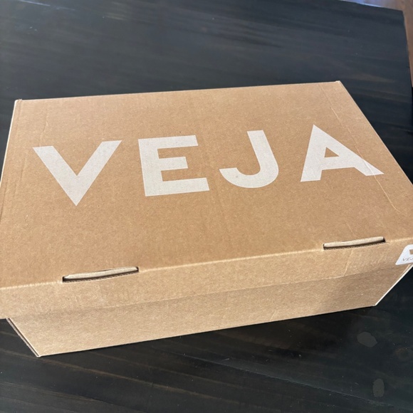 New Veja V-12 leather men’s size 10 - Picture 4 of 10